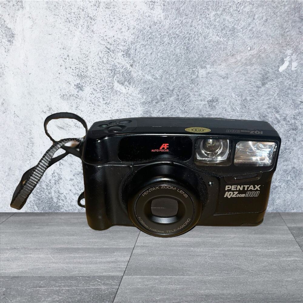 Pentax IQ Zoom 900 AF Point & Shoot Film Camera Vintage 35mm Film UNTESTED/PARTS